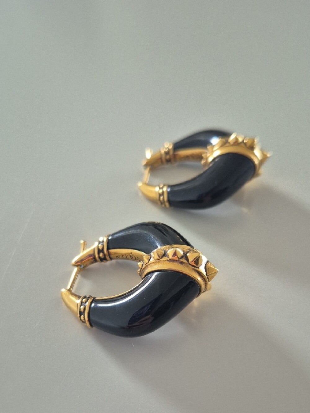 Alexander McQueen Gold and Black Horn Hoop Earrings - Picture 3 of 16